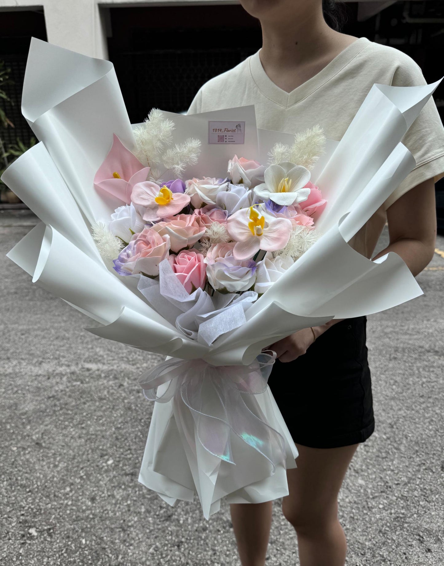 TWILIGHT PETALS BOUQUET