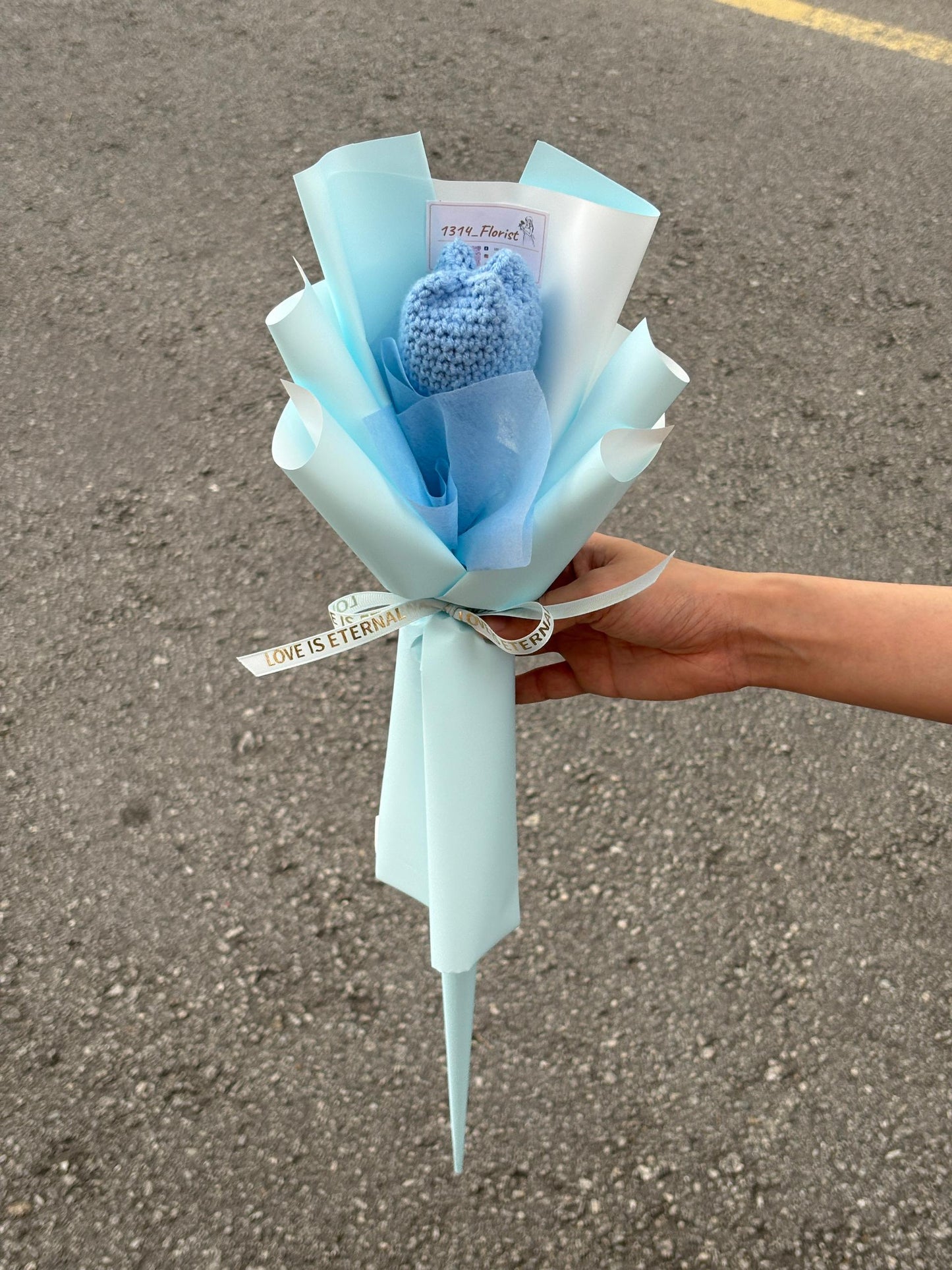 SINGLE HANDMADE TULIP BLUE