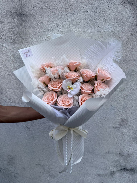 FEATHERY ROMANCE (PEACH)