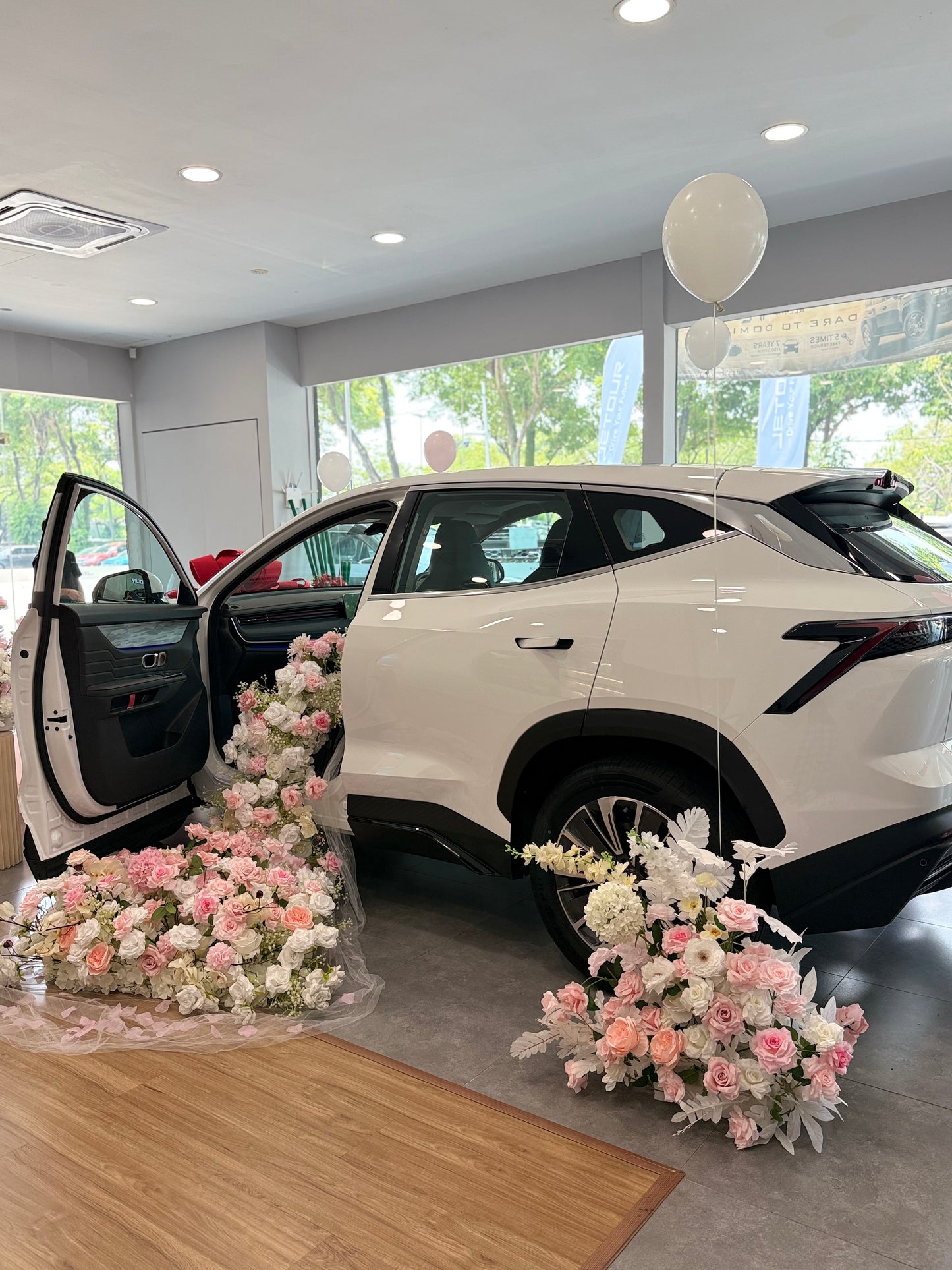 CONGRATULATIONS FOR THE NEW CAR - FLOWER & BALLOON DECO