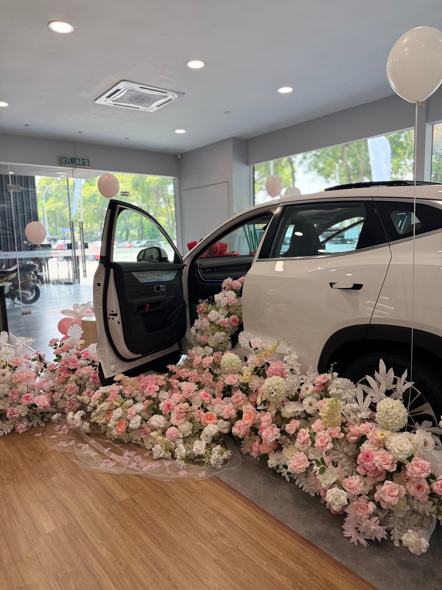 CONGRATULATIONS FOR THE NEW CAR - FLOWER & BALLOON DECO