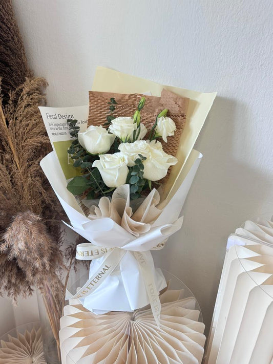 ELEGANCE WHITE ROSES FLOWER BOUQUET