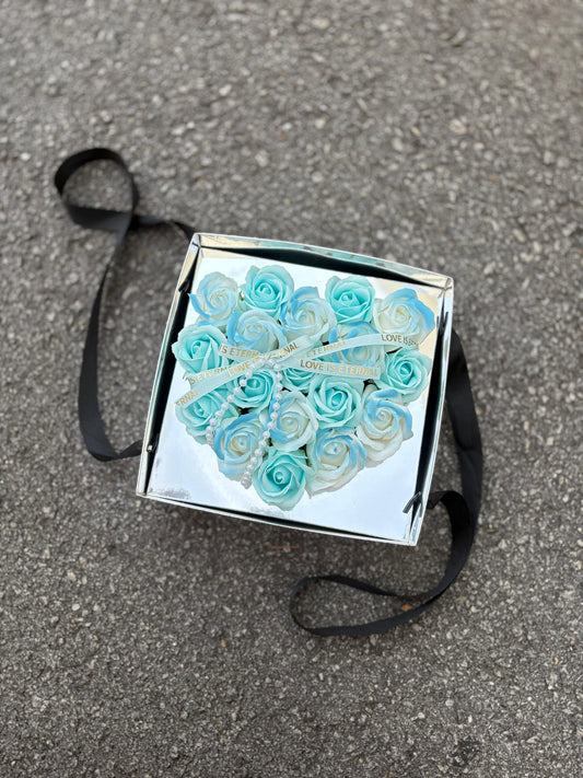 MIRROR LOVE HAND-HELD FLOWER BOX (TIFFANY BLUE)