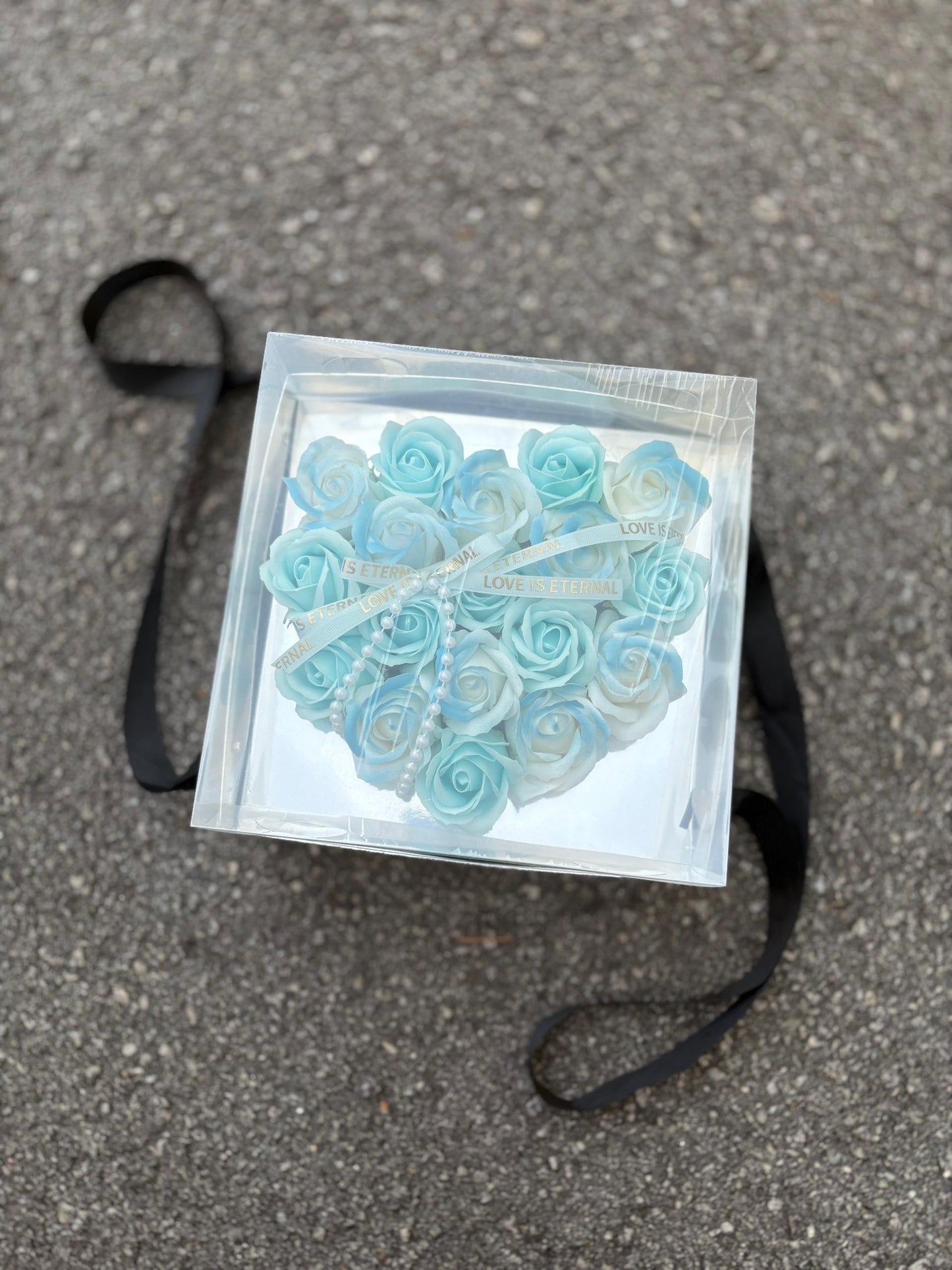 MIRROR LOVE HAND-HELD FLOWER BOX (TIFFANY BLUE)