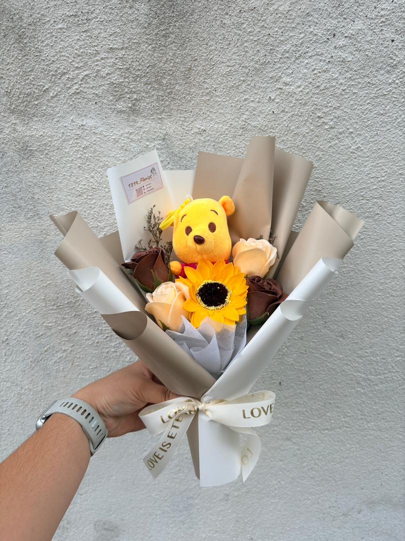 WINNIE THE POOH SERIES CONVO BOUQUET