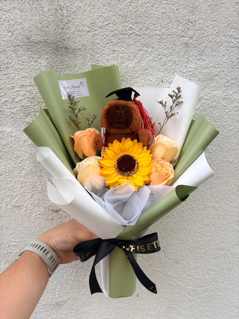CAPYBARA SERIES CONVO BOUQUET (GREEN)