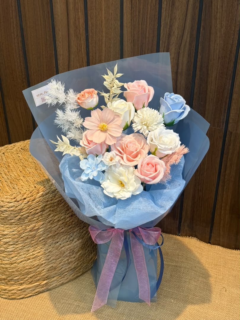 SERENADE IN BLUE & ROSE